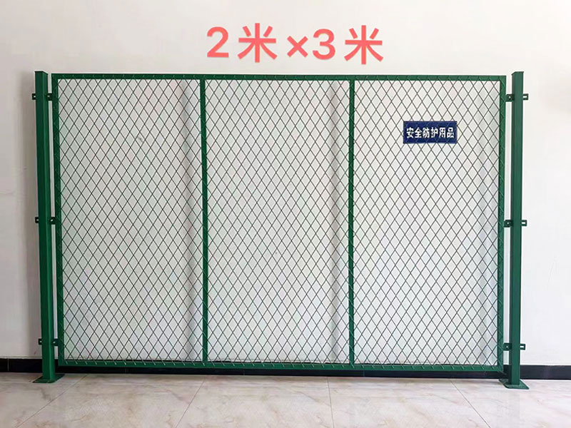 鋼板網(wǎng)菱形孔護(hù)欄